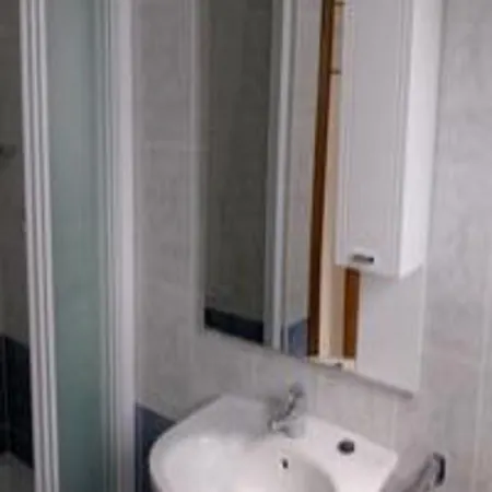 Lajos Apartman *